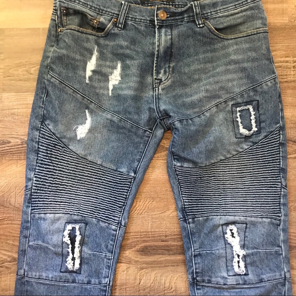 Ring of Fire Distressed Jeans - Picture 4 of 6